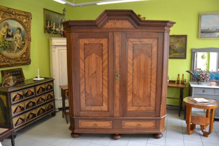 Kleiderschrank um 1750